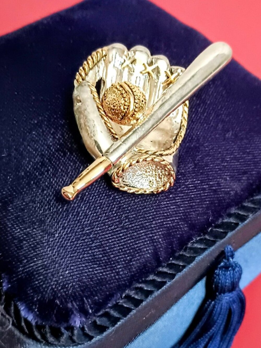 Best Baseball Glove & Bat Brooch Vintage Two Tone 3D Pendant Pin